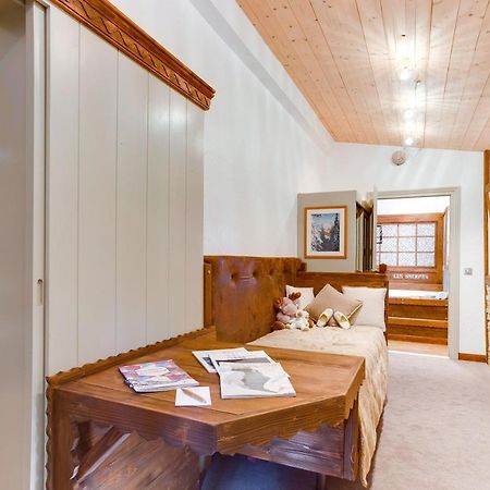 Hotel Les Sherpas Courchevel Bagian luar foto