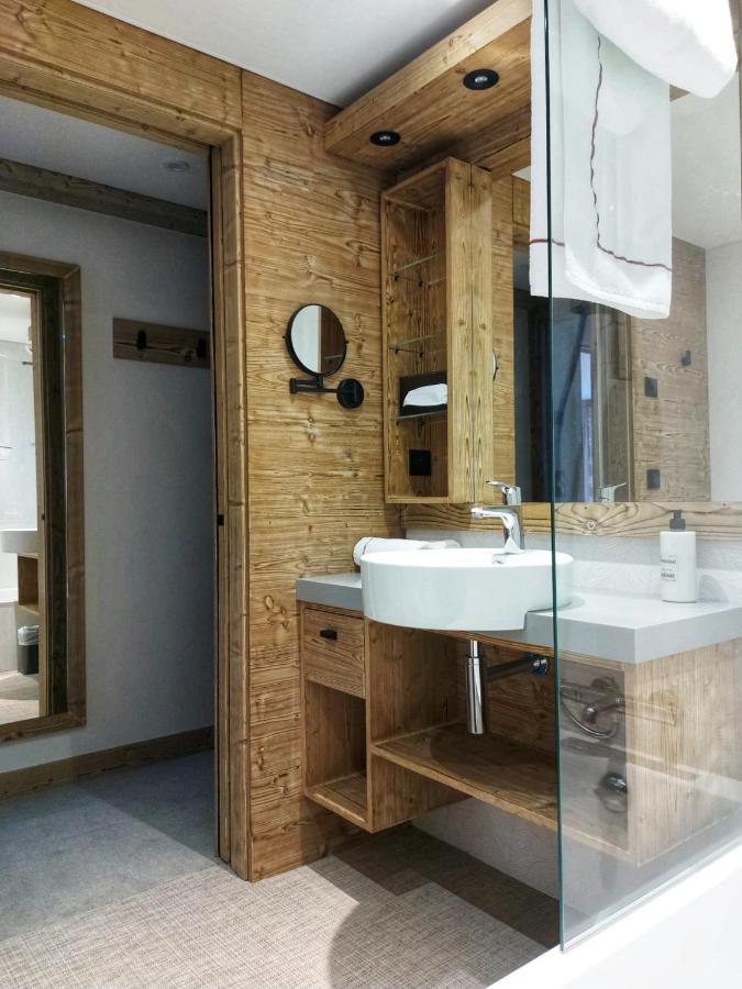 Hotel Les Sherpas Courchevel Bagian luar foto