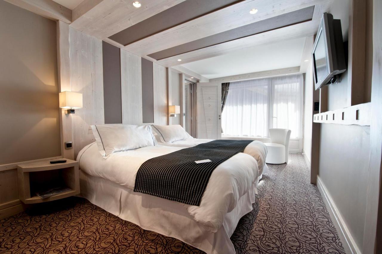 Hotel Les Sherpas Courchevel Bagian luar foto