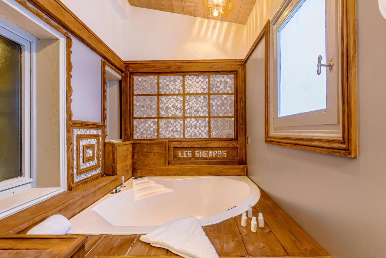 Hotel Les Sherpas Courchevel Bagian luar foto