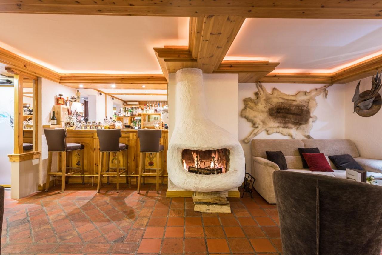 Hotel Les Sherpas Courchevel Bagian luar foto