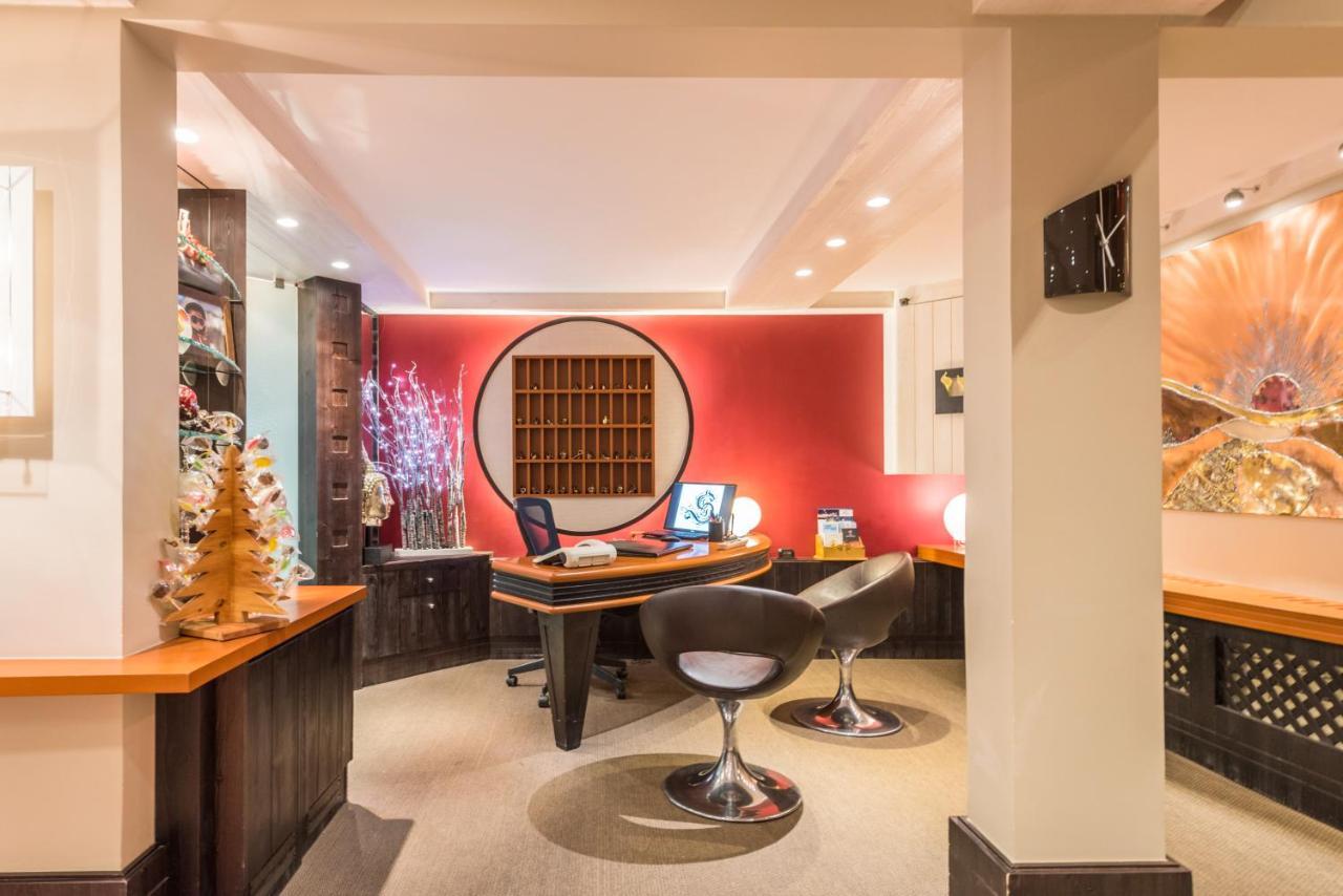 Hotel Les Sherpas Courchevel Bagian luar foto