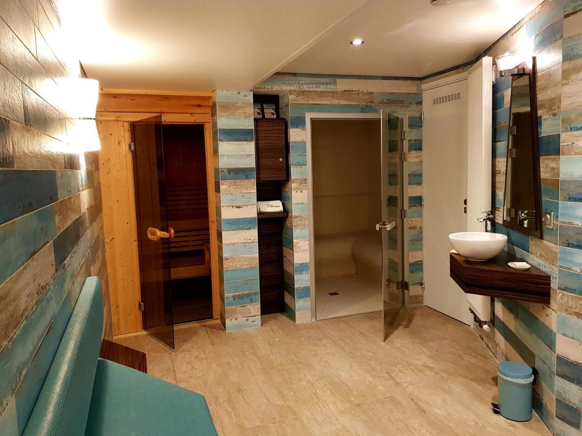 Hotel Les Sherpas Courchevel Bagian luar foto
