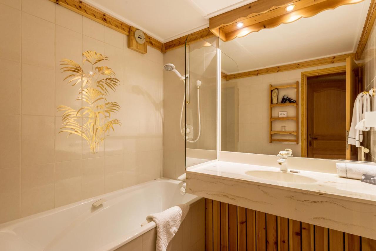 Hotel Les Sherpas Courchevel Bagian luar foto